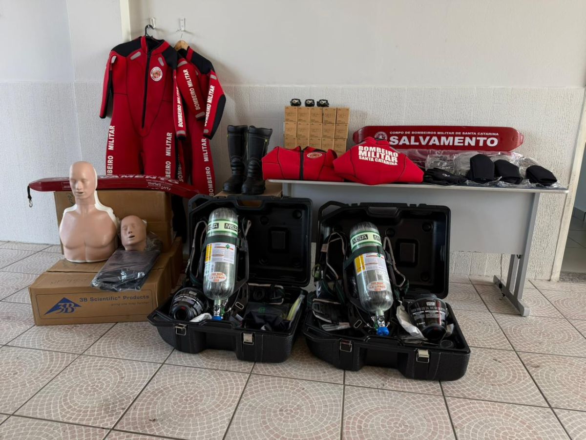 Bombeiros de Forquilhinha recebem novos equipamentos por meio de parceria com o MPSC 6 WhatsApp Image 2026 04 14 at 17.10.44