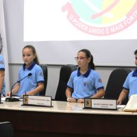 Camara de Forquilhinha empossa vereadores mirins e elege nova Mesa Diretora para 2026